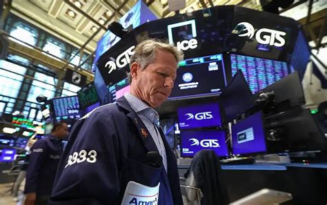 Wall Street hits record highs despite $100 oil and Iran war