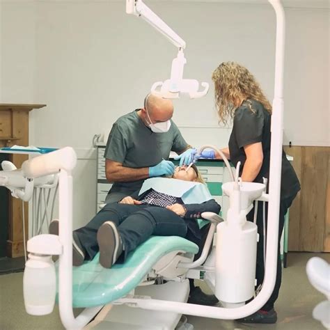 Gum disease in Horley: why gums hurt and when symptoms should not be ignored