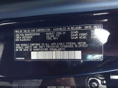 Price & History 2024 Volvo Xc40 B5 Ultimate Dark Theme 2.0l I-4 Di ...