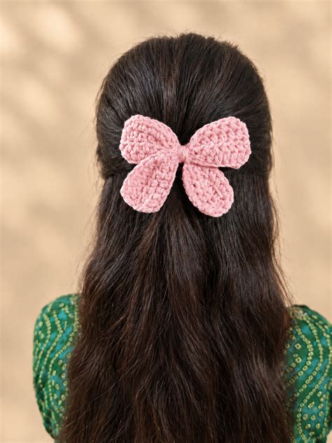 Petal Charm Crochet Bow – Rizqaan