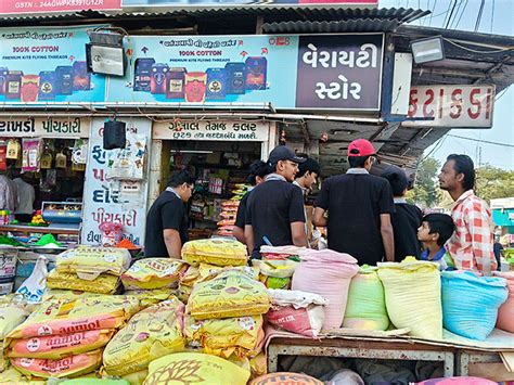 Rajkot Holi Shopping: Cartoon Pichkaris & Herbal Colors Demand; Prices ...
