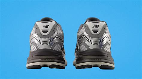 New Balance’s nostalgic dad shoe looks even better in its signature color