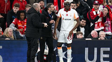 Osimhen: "It felt as though my arm was falling off; I’ll need an operation. I still have 18 ...