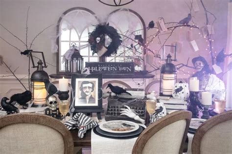 DIY Halloween Table Setting, Table Decorating Tips + Party Themes | HGTV