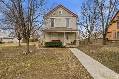 215 W 3 Rd St, For Sale in Junction City - eXp Realty