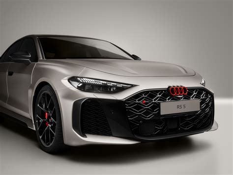 Audi RS 5: Debut as hot-lap car at Formula 1 | Audi MediaCenter
