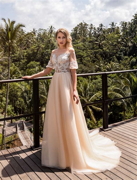 What color are wedding dresses | Beachweddingtips.com