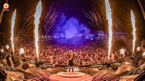 World - Lauscht Großmagister Rommath vor dem Kamin bei einer besonderen ...