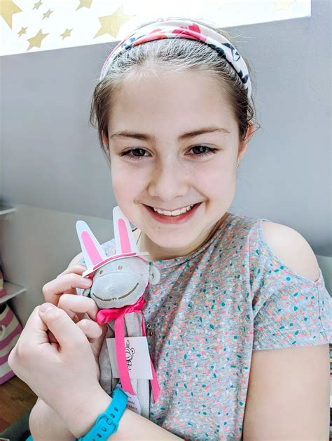 Free printable Easter scavenger hunt clues for kids and tweens - Merriment Design