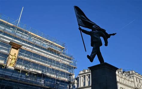 Mystery statue in London sparks Banksy speculation