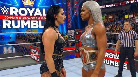 Major mistakes Triple H must avoid on SmackDown this week