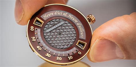 This new release from Van Cleef & Arpels has an ingenious way of tracking 2 time zones