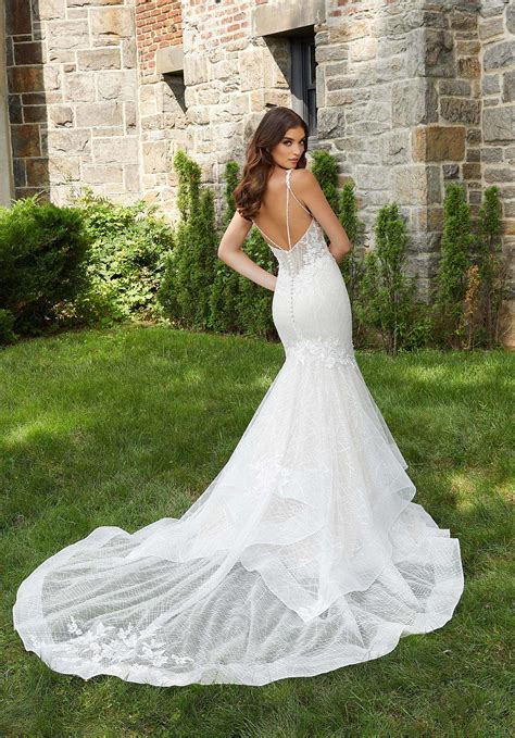 Wedding dresses for thin brides | Honestweddingadvice.com