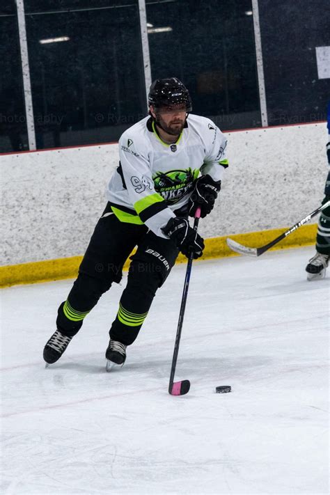 Hockey player shares the 2 symptoms that led to his Stage IV colorectal cancer diagnosis at age ...