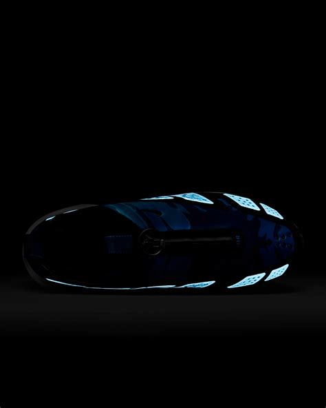 วันเปิดตัว Air Max SNDR "Black and Photo Blue" (IB6863-400) . Nike SNKRS