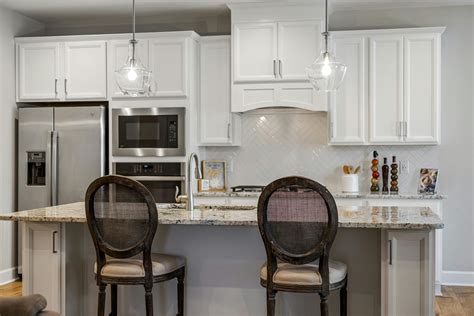 Modern Kitchen with White Cabinets and Island · Free Stock Photo