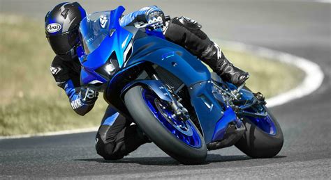 Precisa ed equilibrata, Yamaha punta sulla R7. Monta un bicilindrico da ...