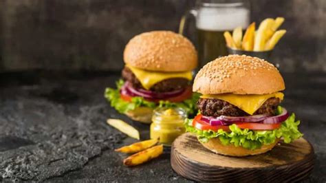 Best Places To Eat At Watch IPL Match Across India's Metros