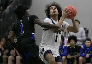 War in the Middle East ensnares many Muslim pilgrims in travel chaos