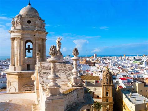 Sluggish summer brings down forecast for tourism growth in Spain
