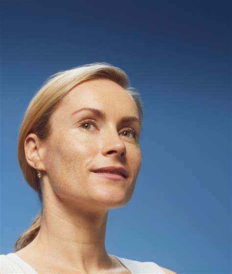 Age Spots on Face – Causes, Care & Prevention | NIVEA