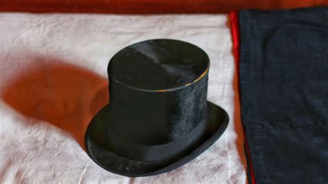 20 cursed clothing items from history