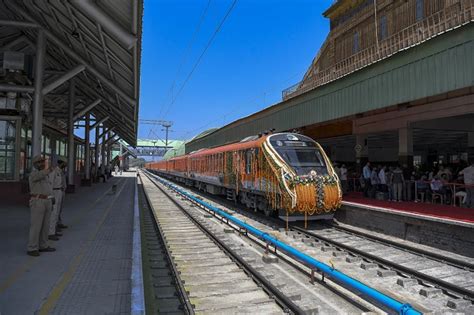 The Bharat Gaurav train will depart from Indore... and will take ...