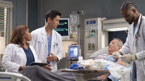 Use Them or Lose Them: Grey’s Anatomy Has Two More Characters It May Need to Write Out
