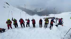 Avalanche in South Tyrol claims lives of two skiers, traps 25 others