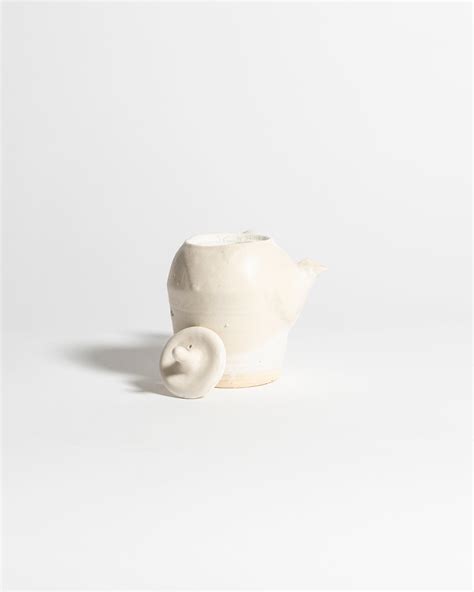 AKIKO HIRAI KOHIKI LONG PLAIN TEAPOT IN WHITE in WHITE HW0466FA0671001O ...