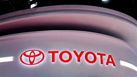 Toyota boosts profit outlook as earnings surge, fuelled by weak yen ...