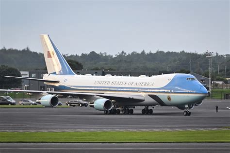Trump's Air Force One has close encounter with Spirit jet: "pay attention!"