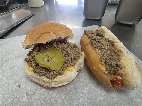 Le Mars eatery opens season with new dining room, great eats