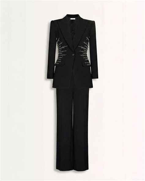 Essential Minimalist Outfit Ideas for Travel | Lovau Quiet Luxury