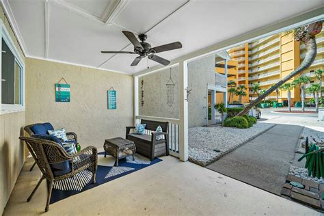 4 BR townhouse, outdoor space, close to beach - Townhouses for Rent in ...