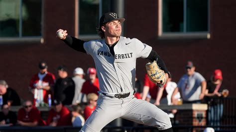 Vanderbilt baseball falls to Louisville before facing Tennessee