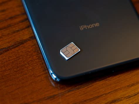 How to Remove iPhone Sim Card 的图像结果