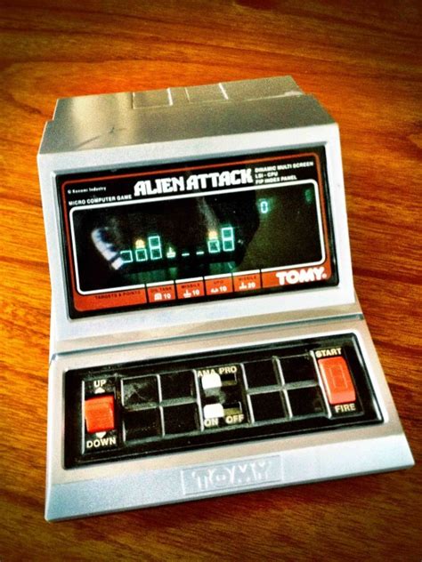 Alien Computer Game Against Marines 的图像结果