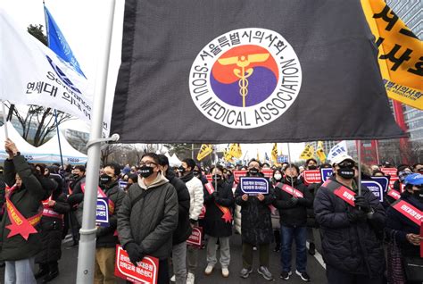 近8000医生无视复工令，韩国拟刑事起诉罢工负责人 - 星岛环球网