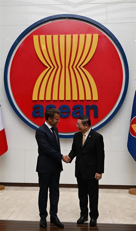 Secretary-General of ASEAN welcomes President of the French Republic to the ASEAN Headquarters ...
