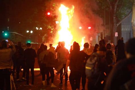 Left-Wing Protest 的图像结果