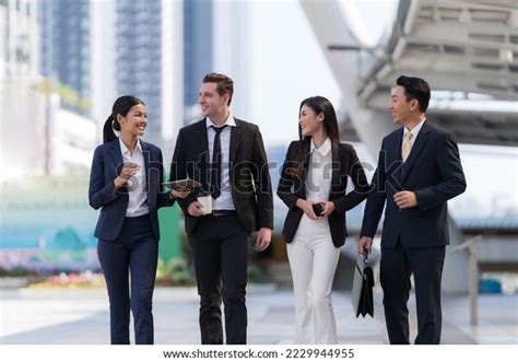 Business People Walking Past Each Other 的图像结果