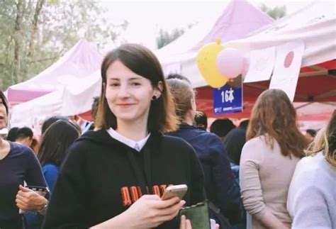 16岁乌克兰美女留学生颜值逆天 懂6国语言
