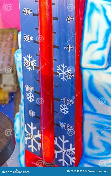 Freezing Weather Thermometer Stock Photo - Image of measurement, mercury: 271340338