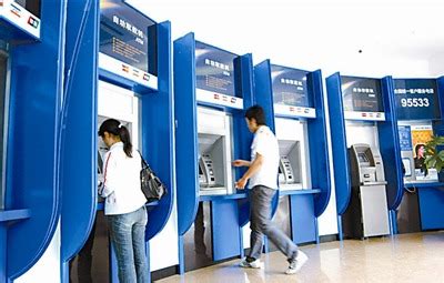 "刷脸"就能在ATM机上取钱了！真的安全吗？|取款|存取款|ATM机_新浪新闻