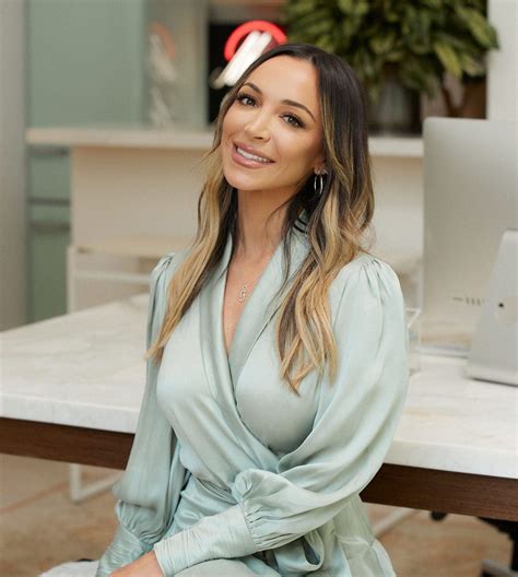 About - Farrah Brittany