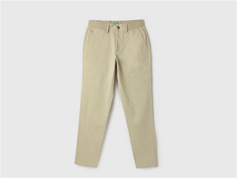 Men Solid Relaxed Fit Elastic Waist Chino Trousers – United Colors of ...
