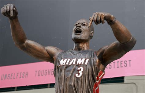 Heat honors Dwyane Wade by unveiling statue outside arena | GMA News Online