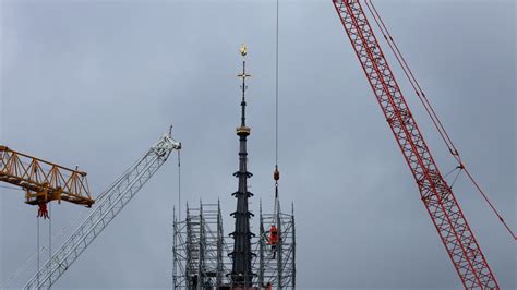 Revelado o novo pináculo da Notre-Dame de Paris | Euronews