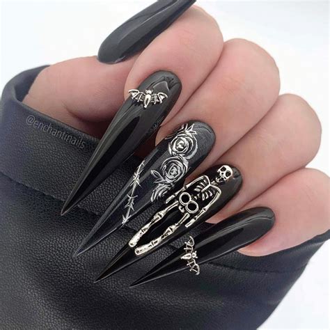 23 Elegant Gothic Black Nail Art Designs